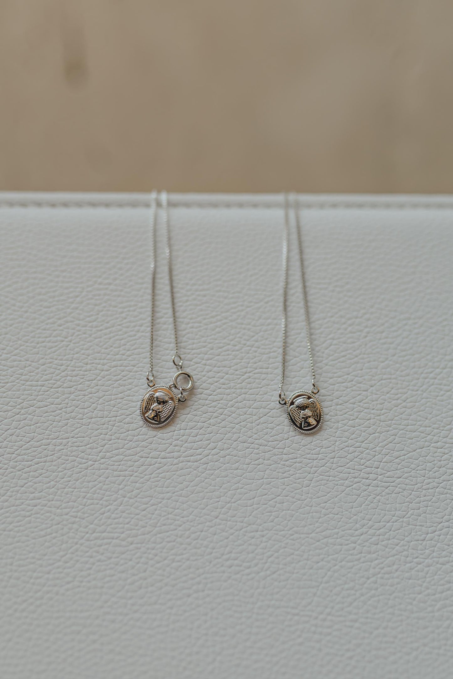 Colar Escapulário Infantil Anjo da Guarda Ródio Branco