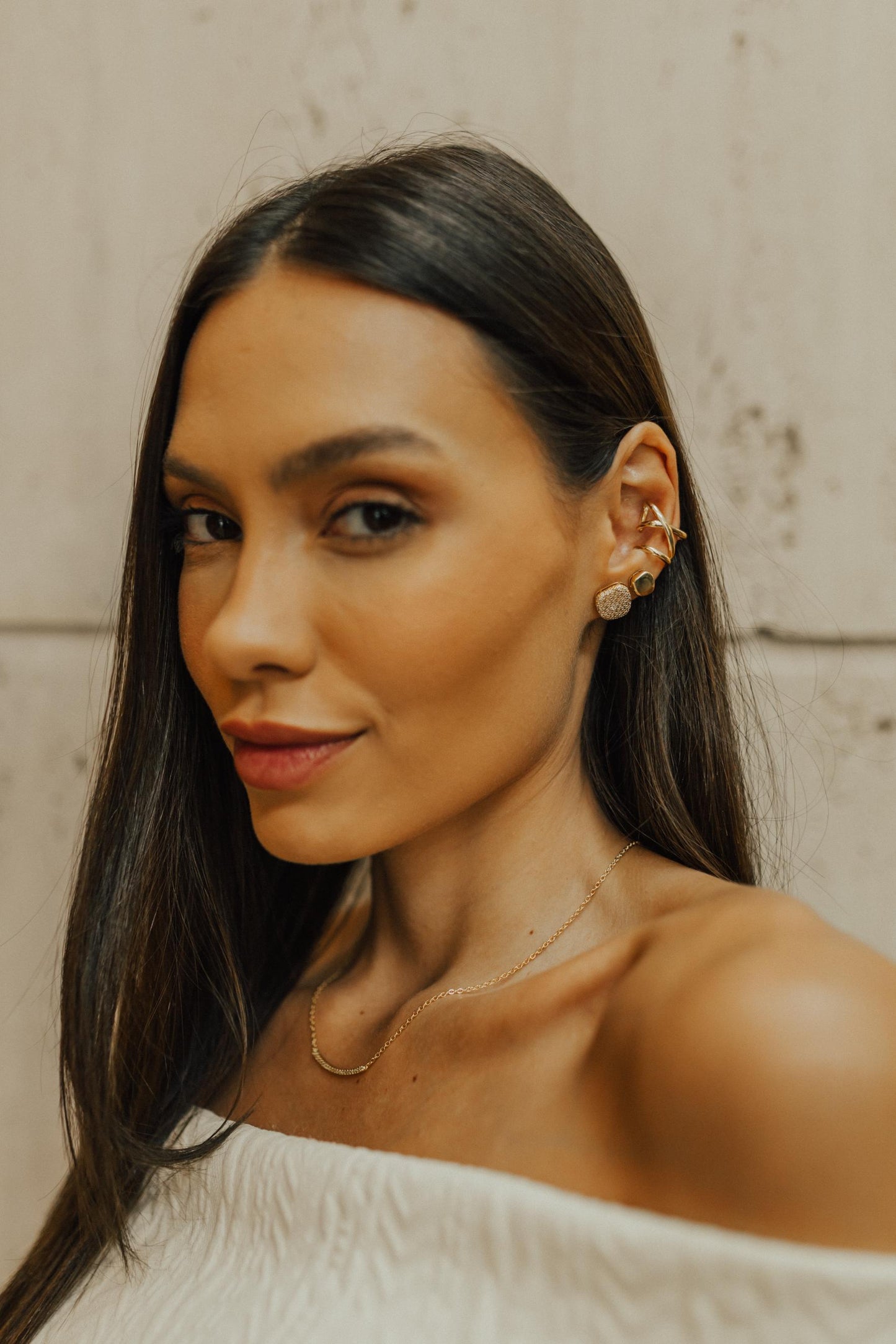 Colar com Pingente de Zircônias Cristal Ouro