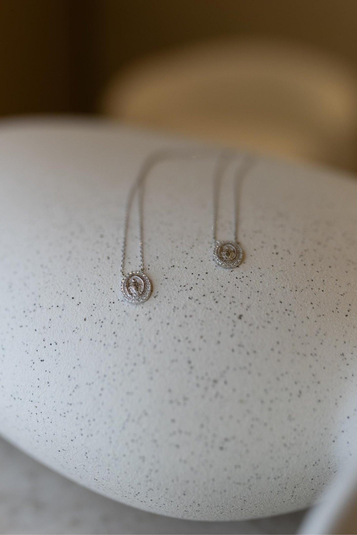 Colar Escapulário Nossa Senhora das Graças Oval Moissanite Prata 925
