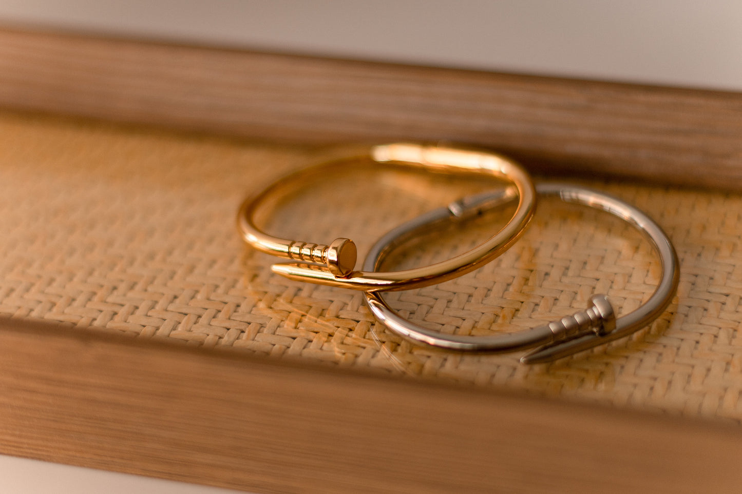 Bracelete Design Prego Ouro