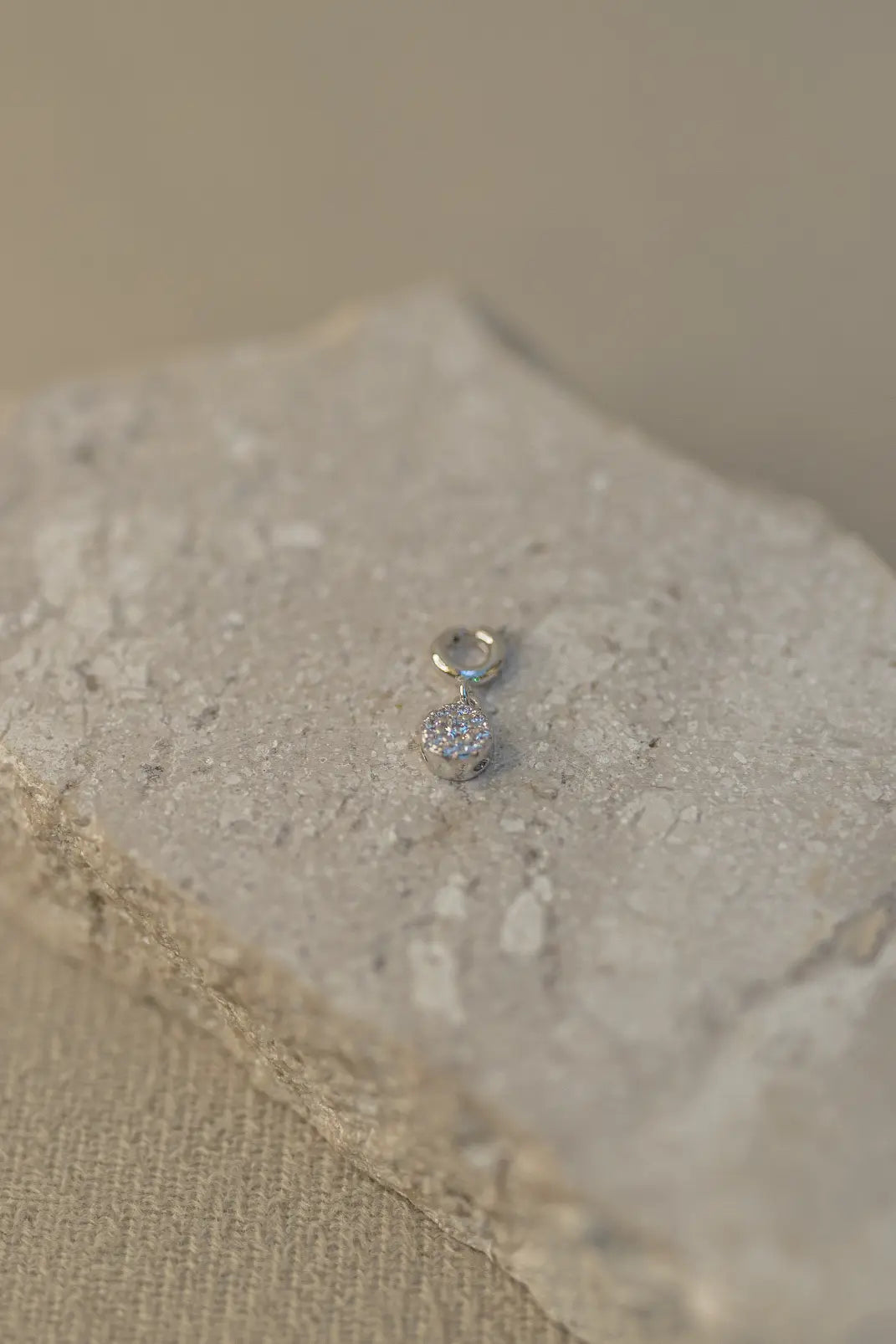 Pingente Ponto de Luz Cravejado Ródio Branco