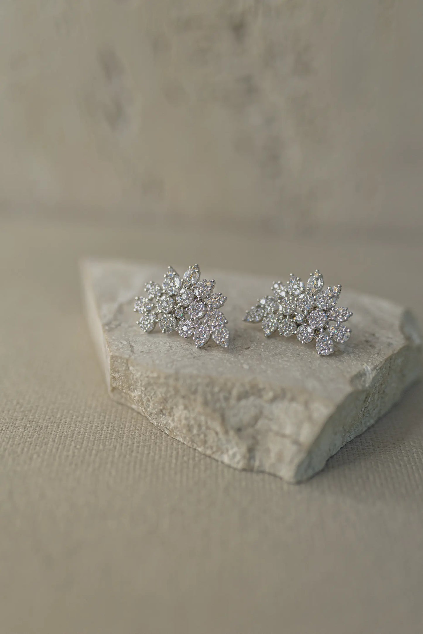 Brinco Ear Cuff Maxi Gotas Ródio Branco