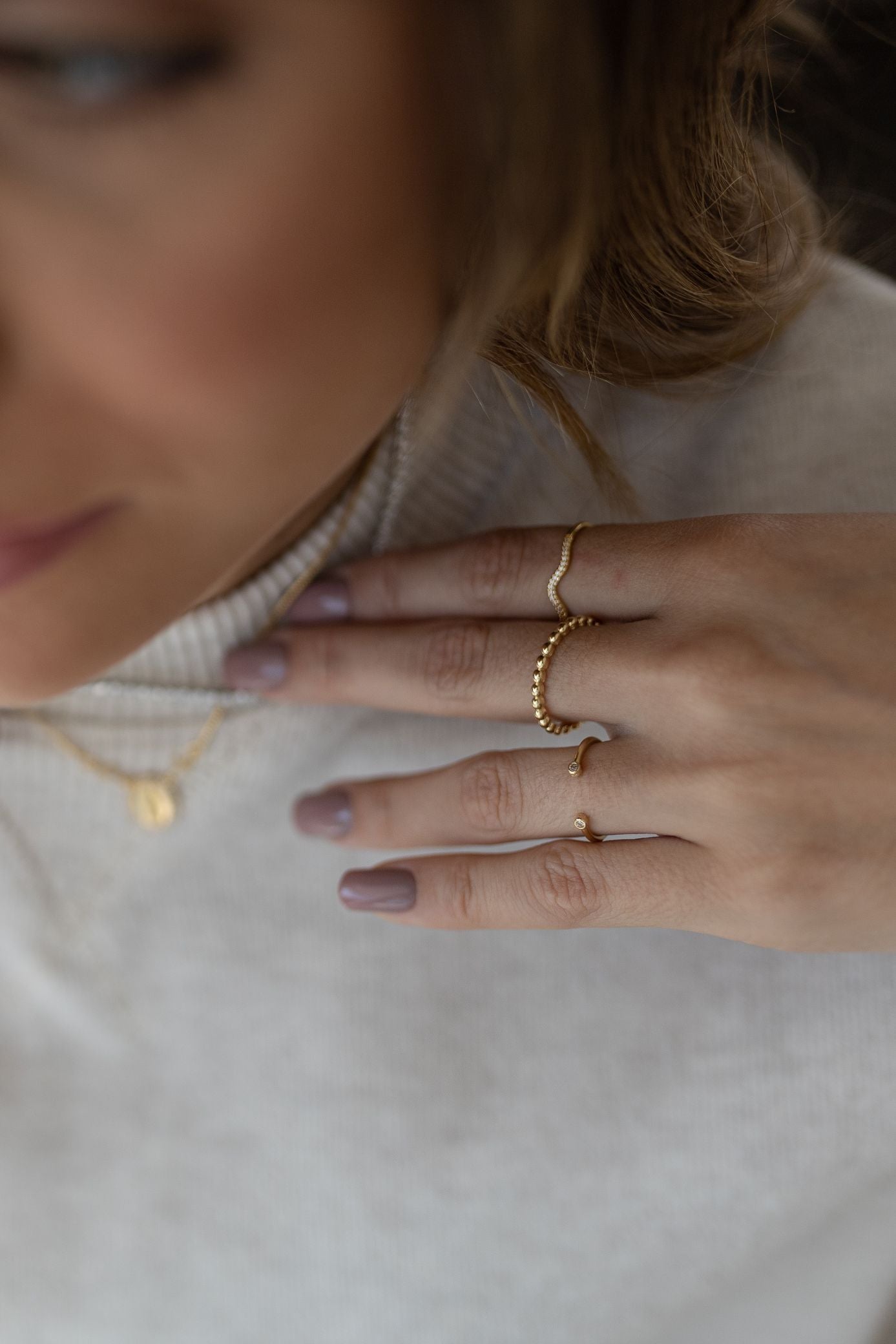 Anel Ondas Cravejadas Dourado