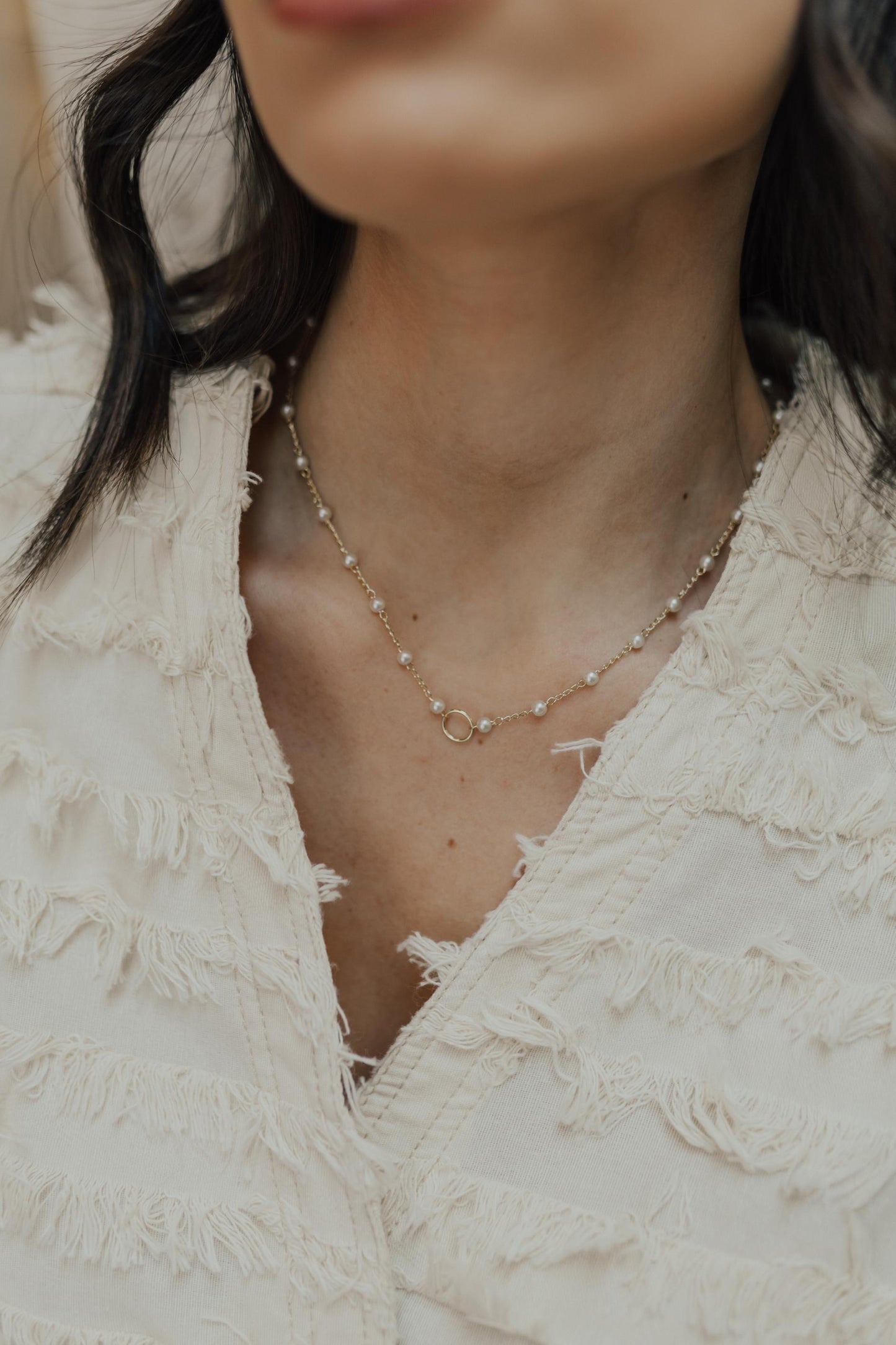 Colar de Pérolas com Elo Dourado