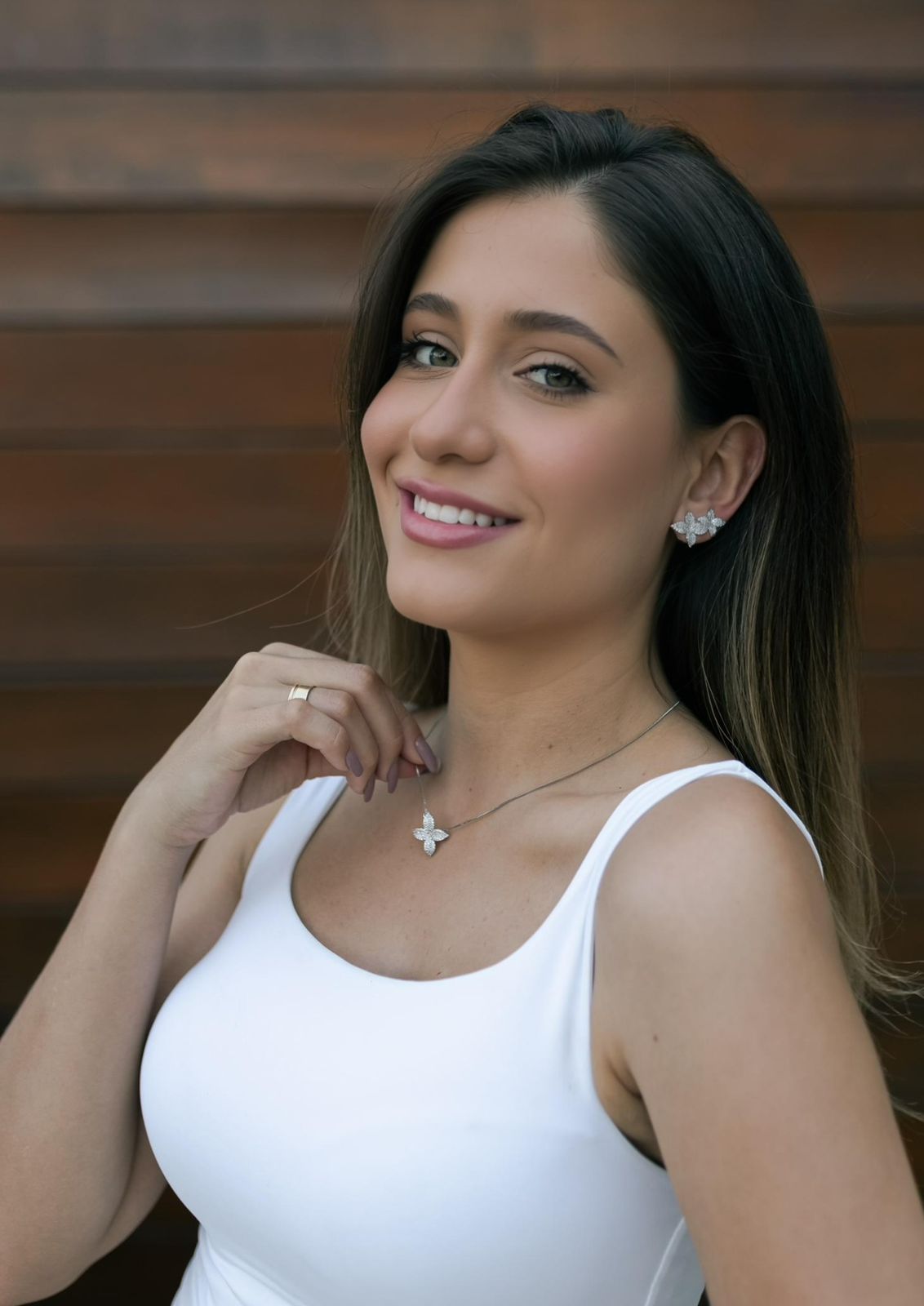 Colar Camélia Ródio Branco
