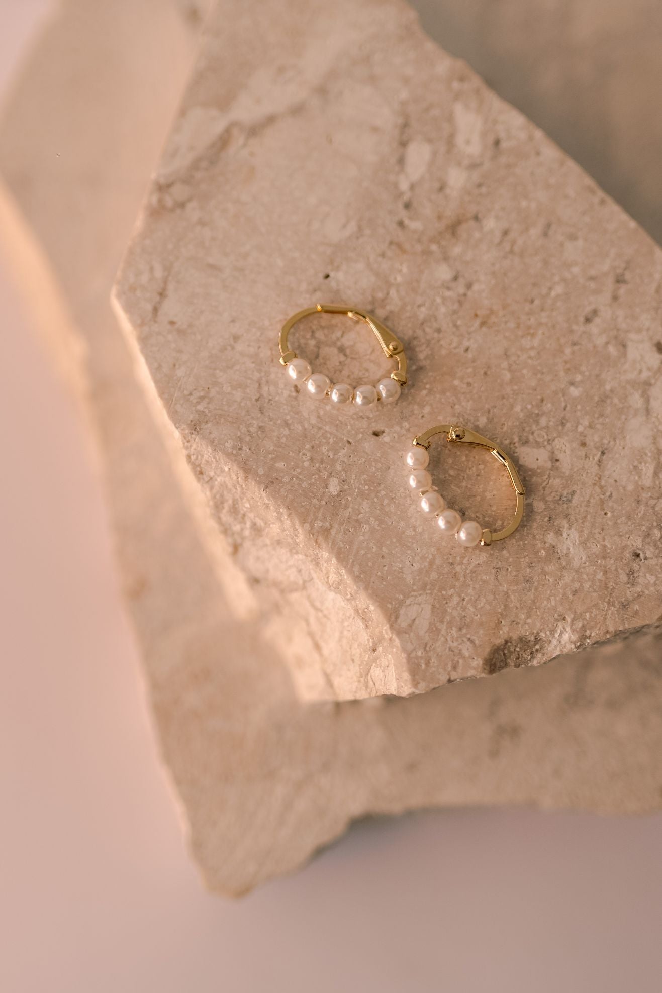 Brinco Argola com Pérolas Ouro