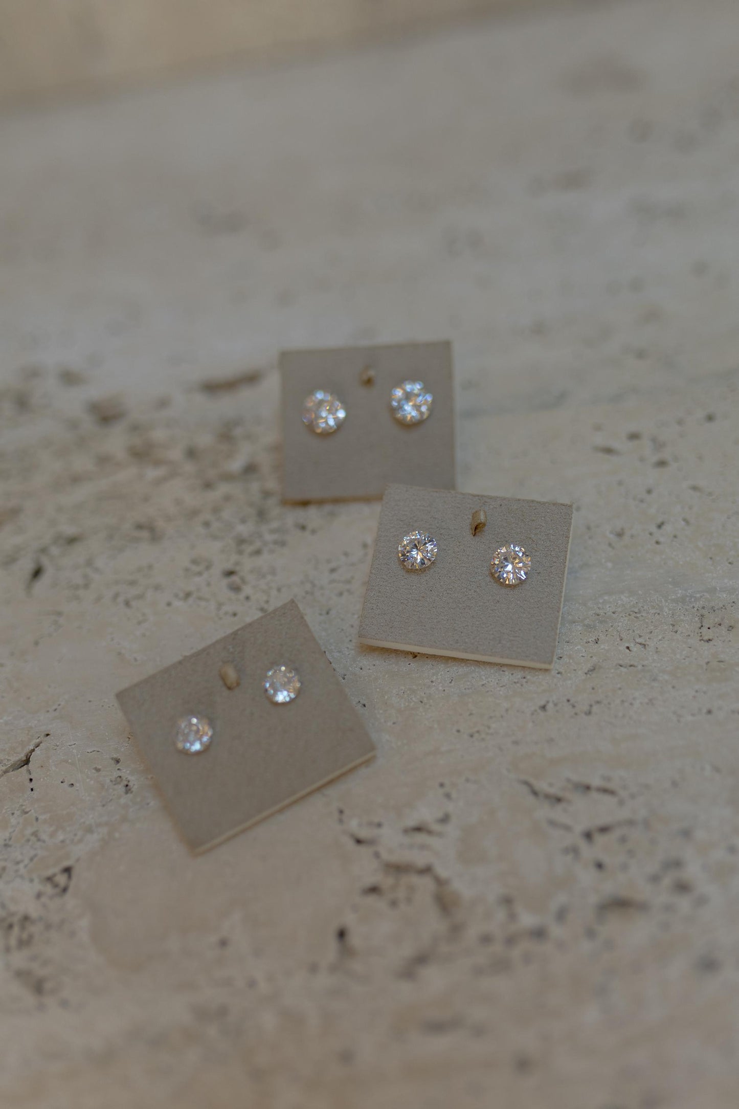 Brinco 8mm Ponto de Luz Prata 925