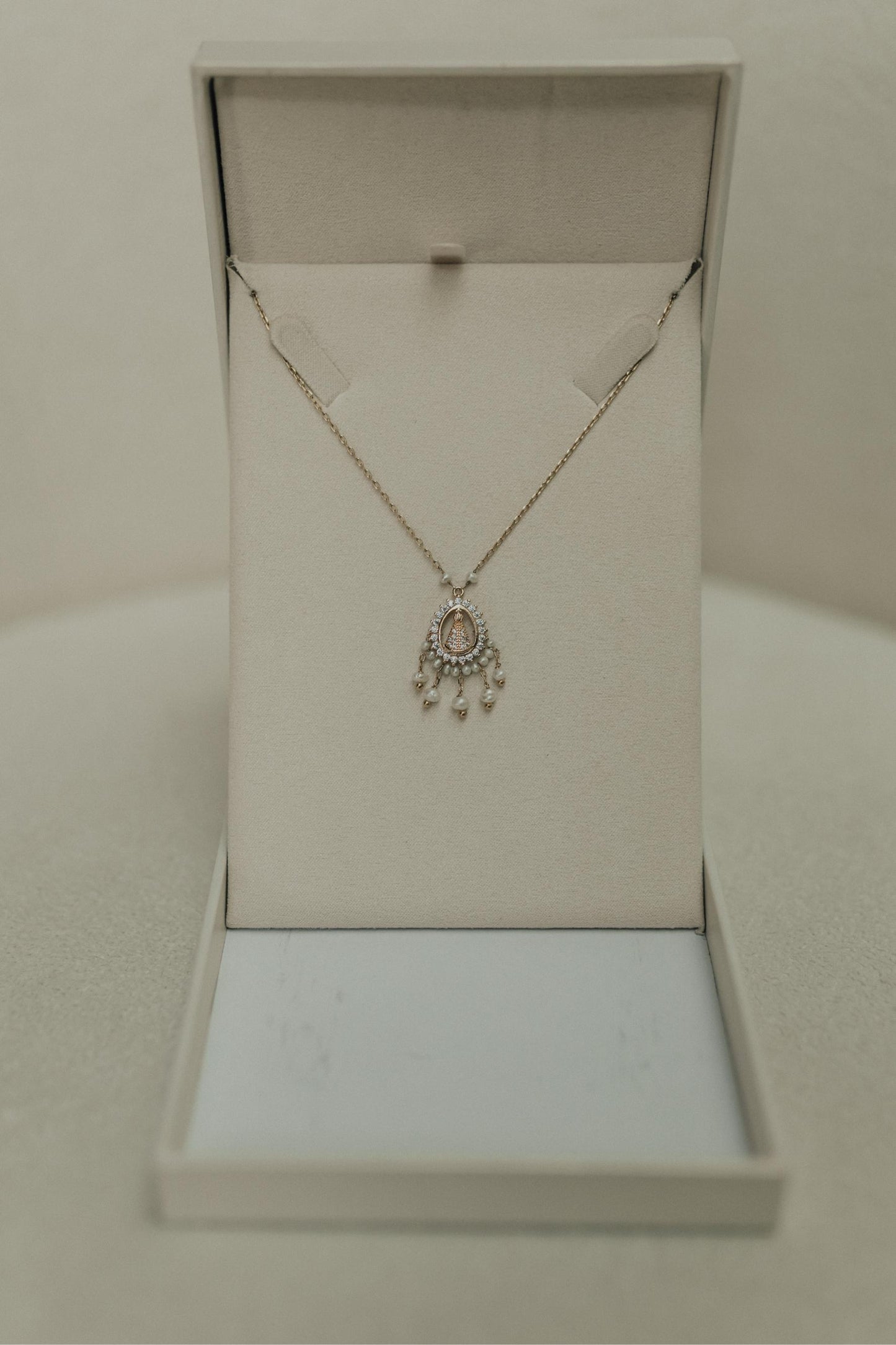 Colar Gota Cravejada Nossa Senhora Aparecida Pérola Dourado