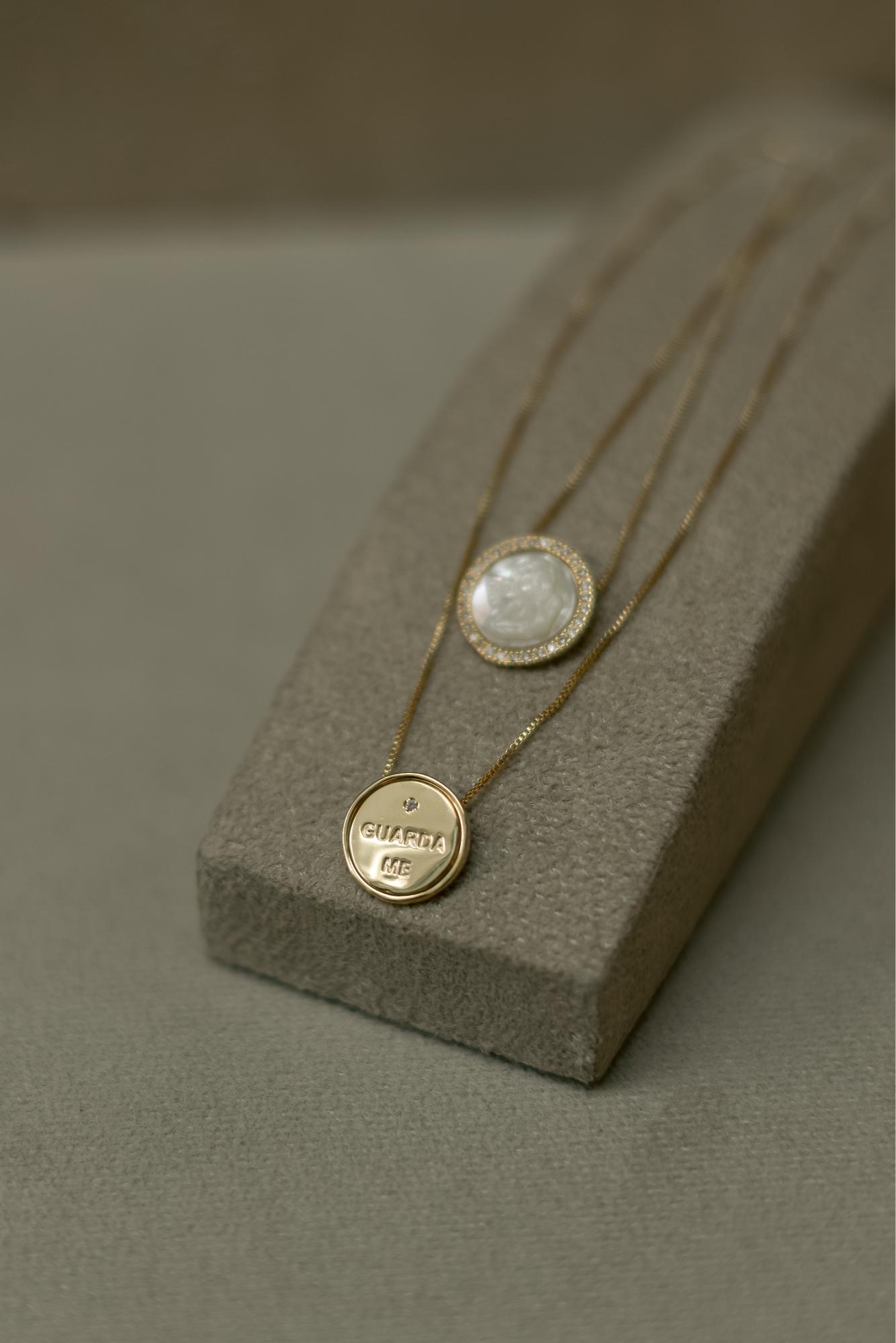 Colar Escapulário Articulável Anjo da Guarda Madrepérola Dourado