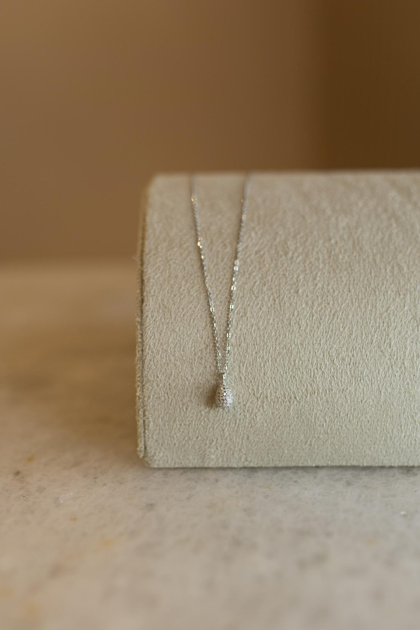 Colar Gota Cravejada Moissanite Prata 925 Ródio Branco