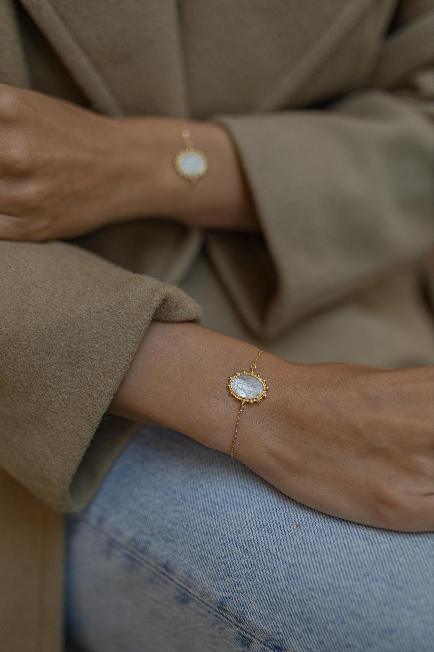 Pulseira Nossa Senhora das Graças Madrepérola Dourado