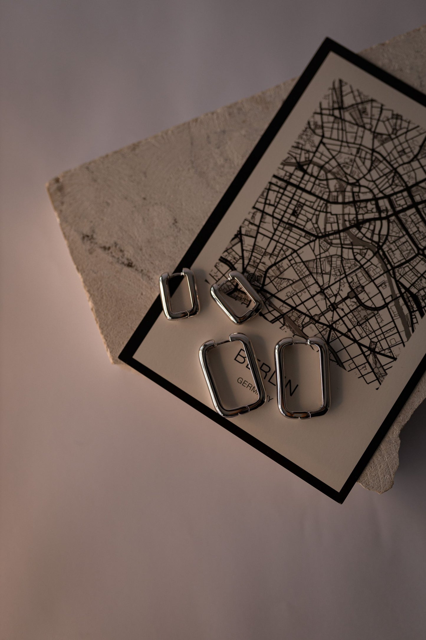 Brinco Argola Retangular Ródio Branco Tamanho G