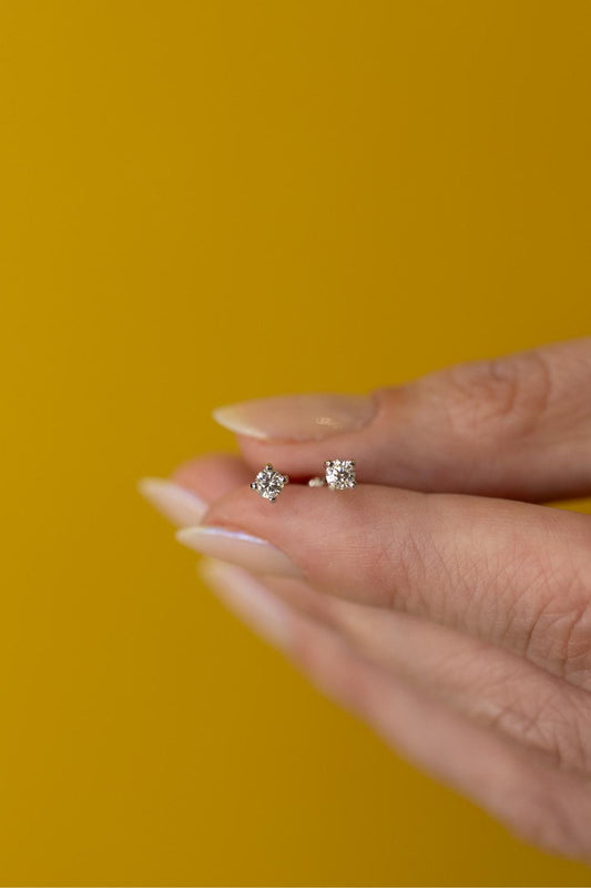 Brinco Pino Baby Ponto de Luz 3mm Moissanite Prata 925 Ródio Branco