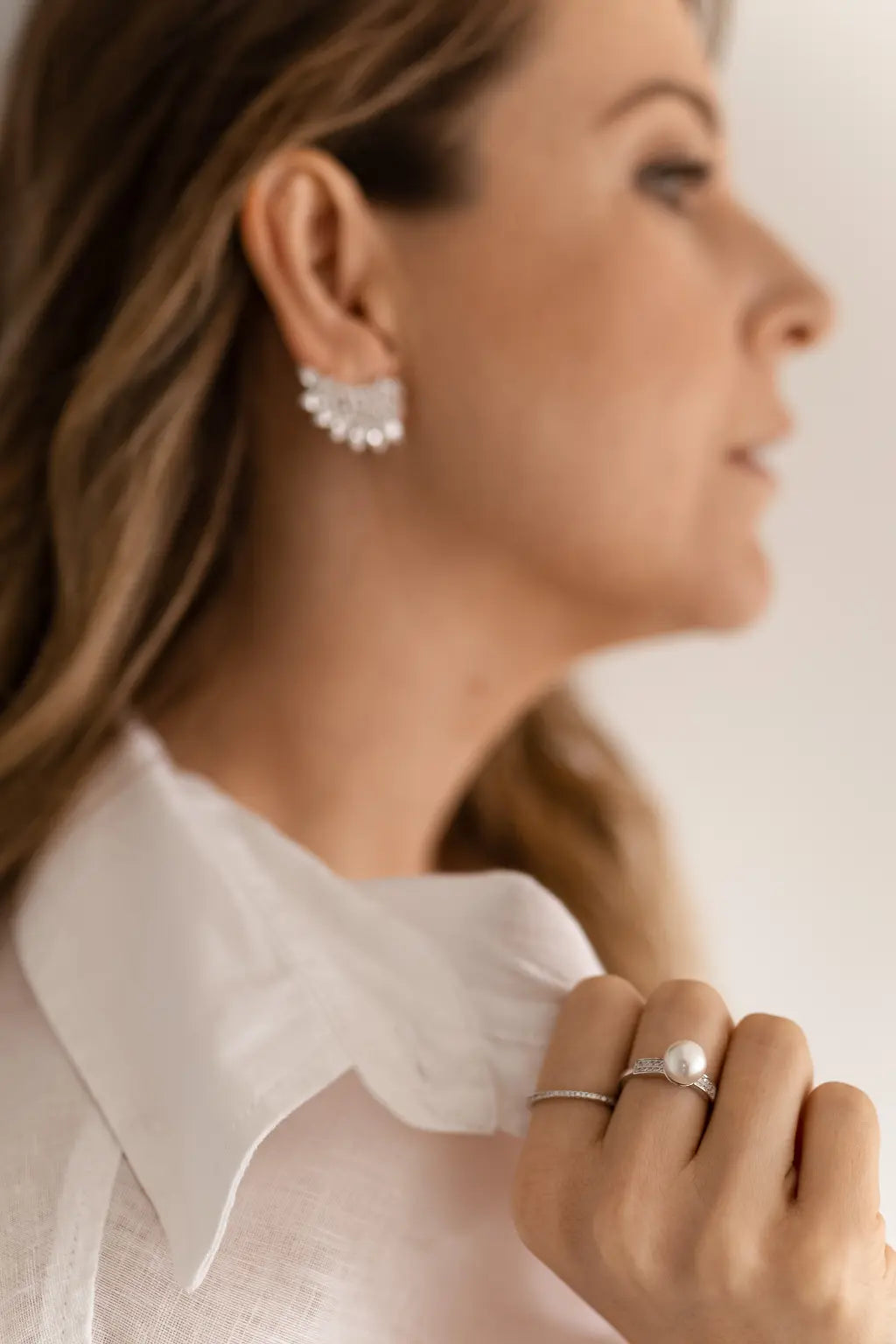 Anel Meia Aliança Cravejada Ródio Branco