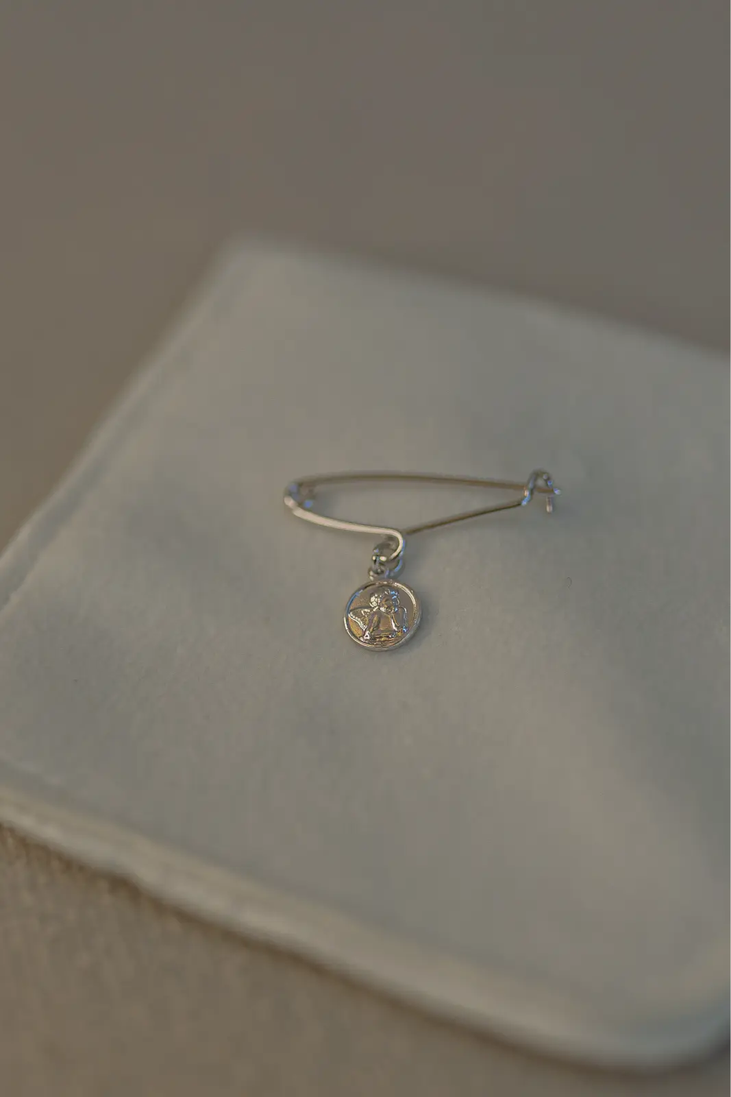 Alfinete Batizado Anjo da Guarda Prata 925 Ródio Branco