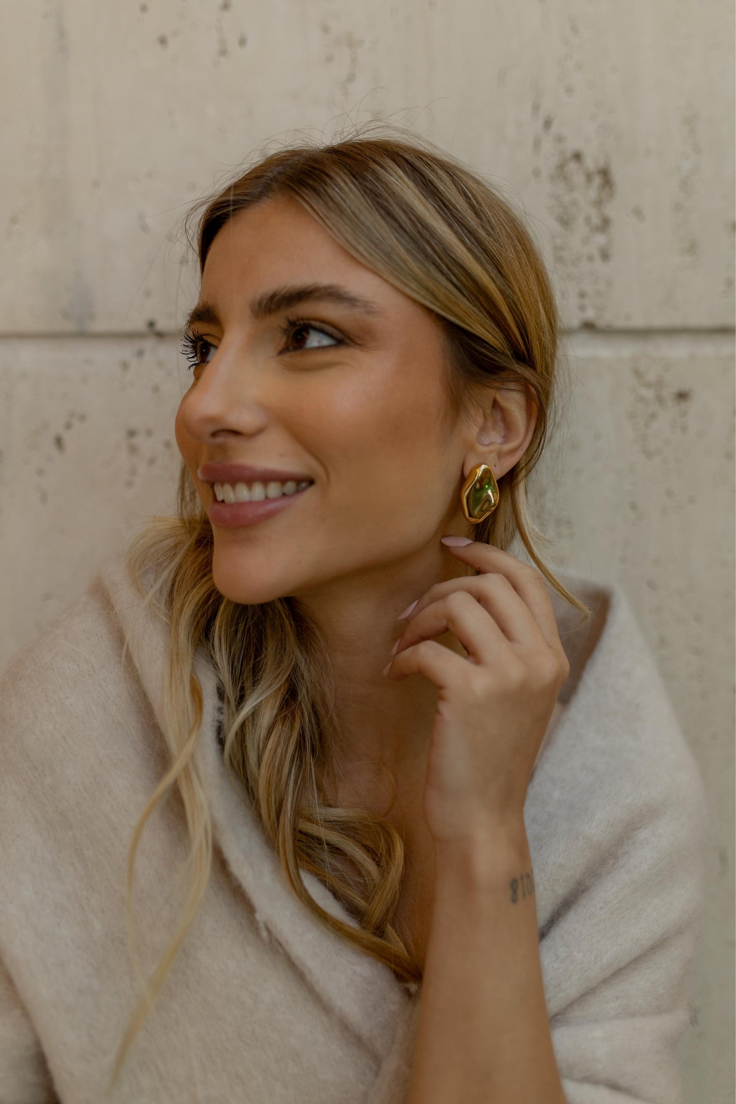 Brinco Orgânico Liso Dourado