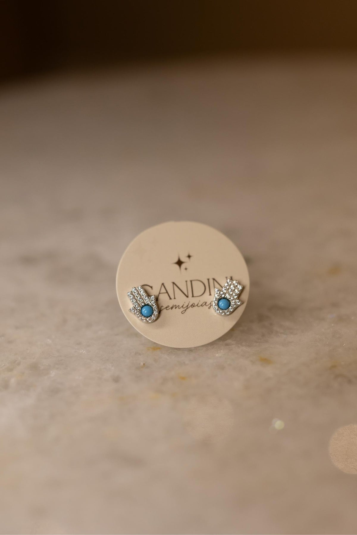 Brinco Mão de Hamsá Cravejada Turquesa Prata 925 Ródio Branco