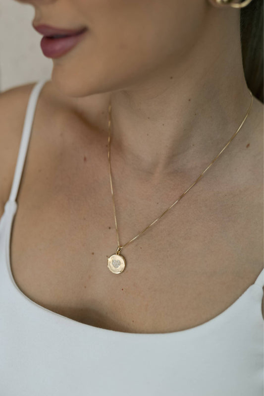 Colar Relicário Coração Cravejado Mini Dourado