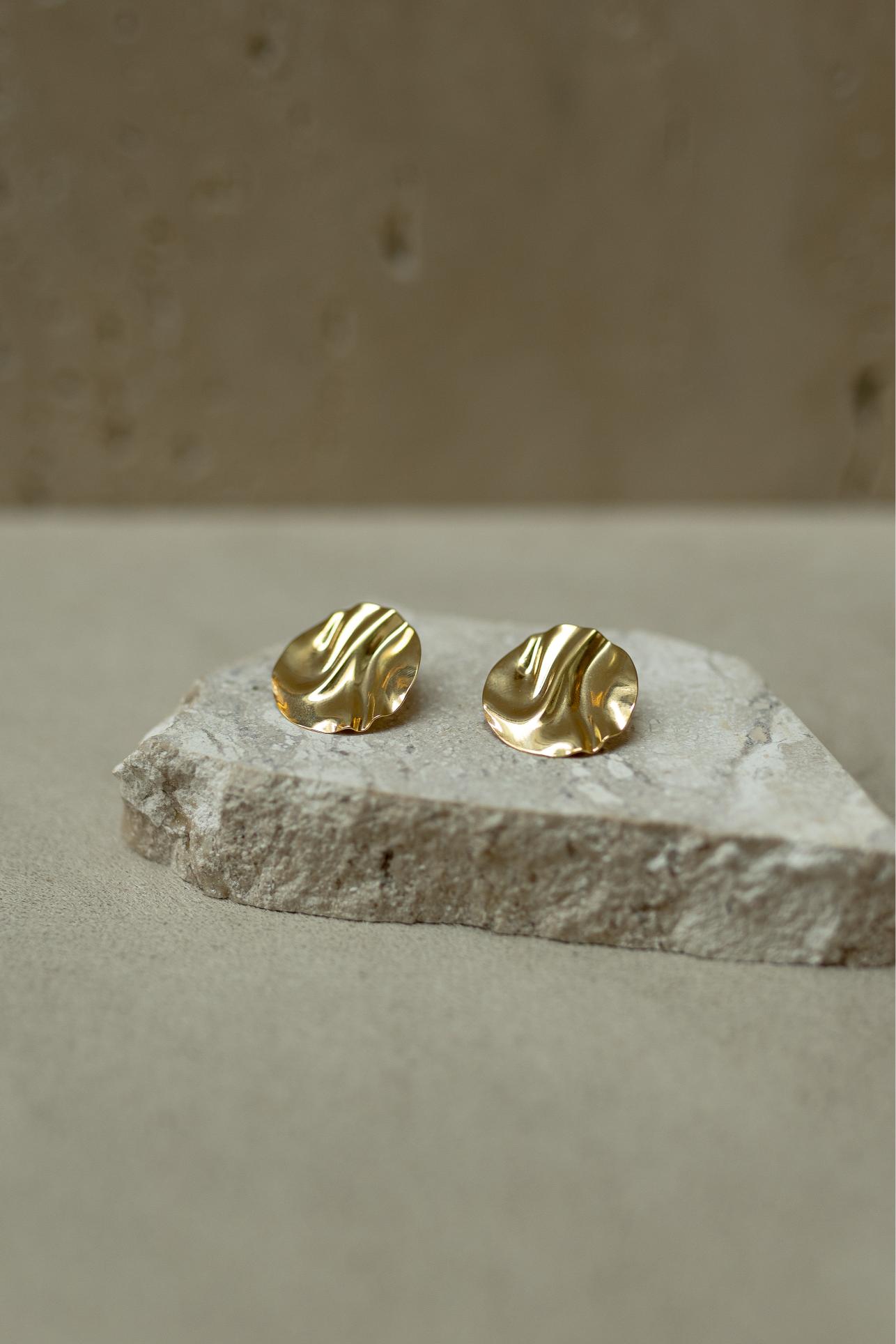 Brinco Redondo Martelado M Dourado