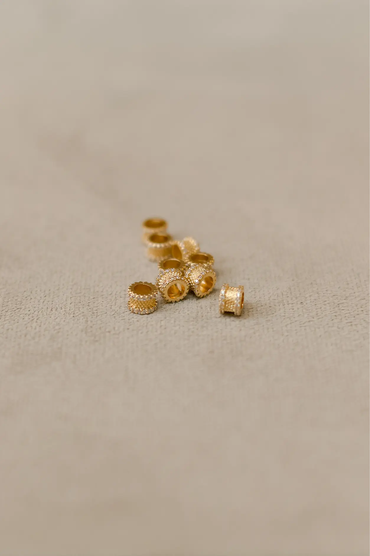 Colar Filhos Cravejado Dourado