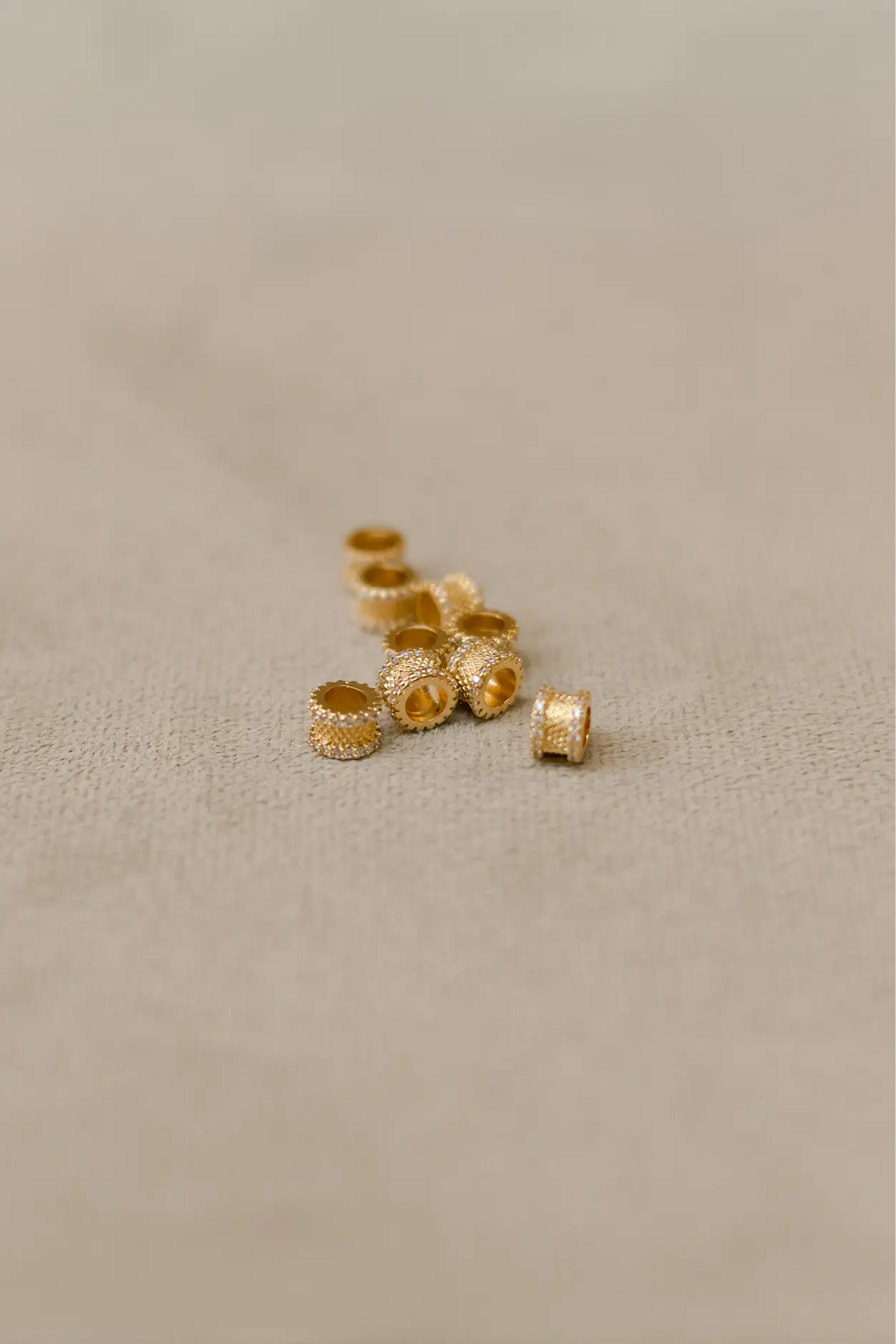 Colar Filhos Cravejado Dourado