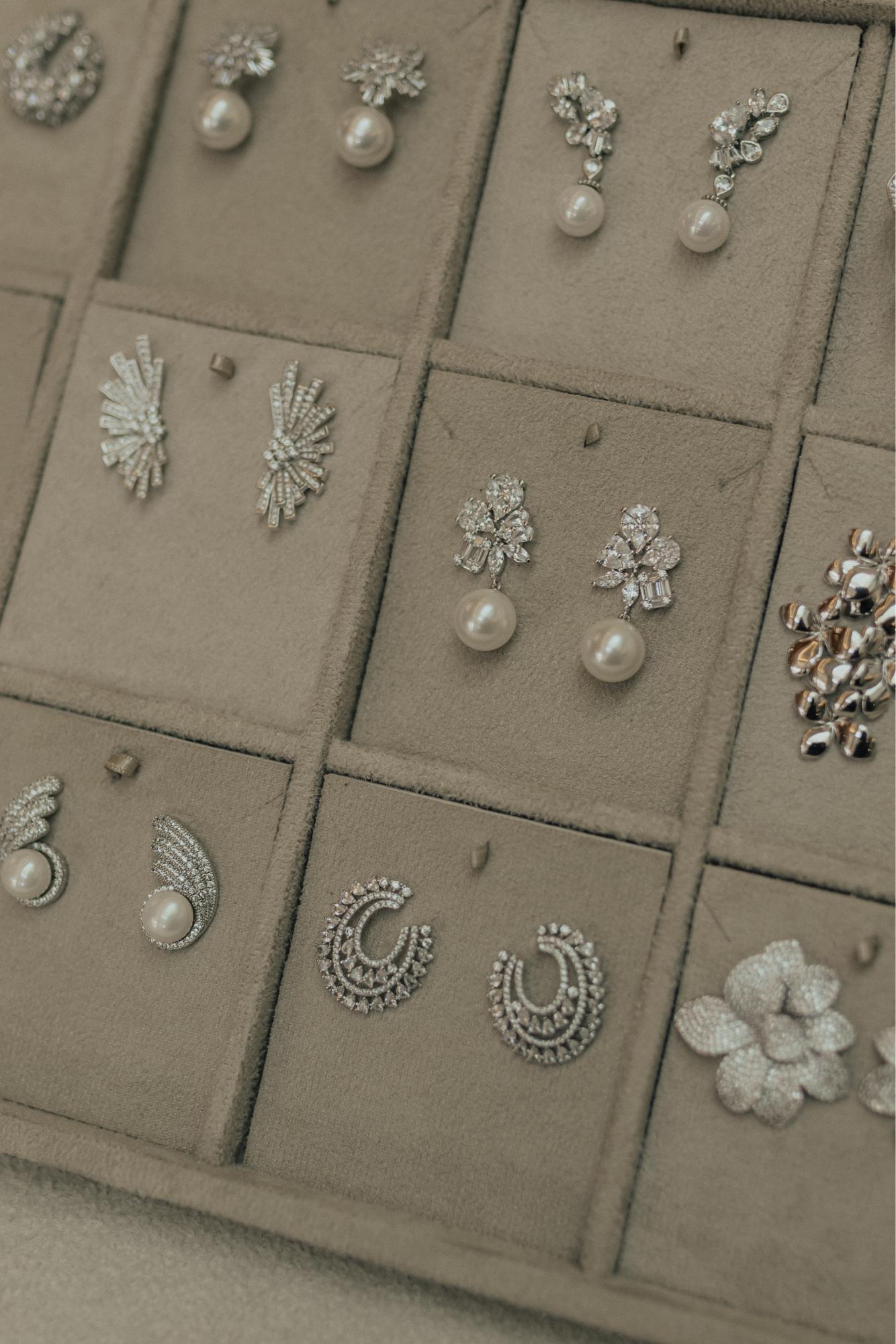 Brinco Geométrico Invisible Pérola Ródio Branco