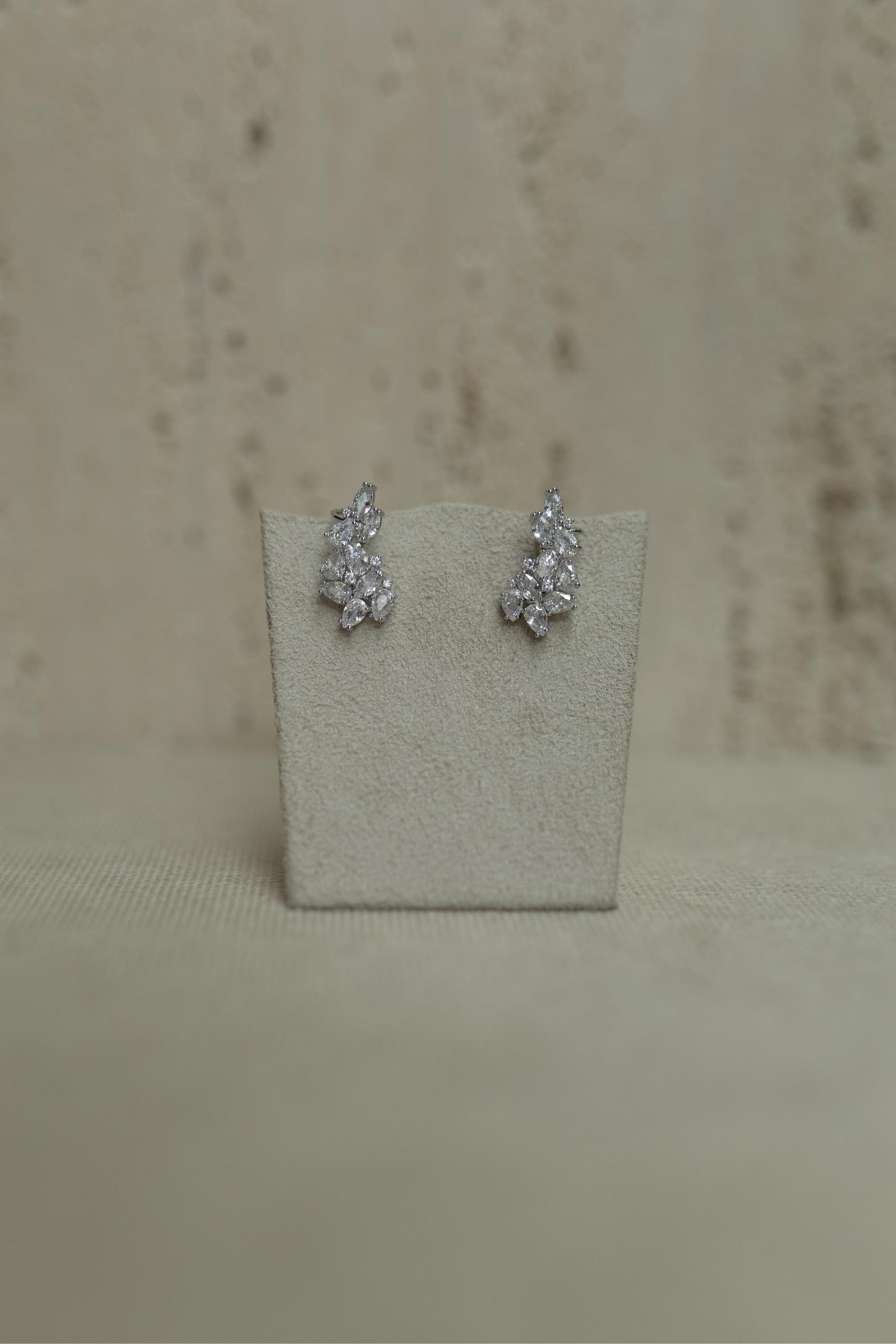 Brinco Ear Cuff Pedras Cristal Ródio Branco