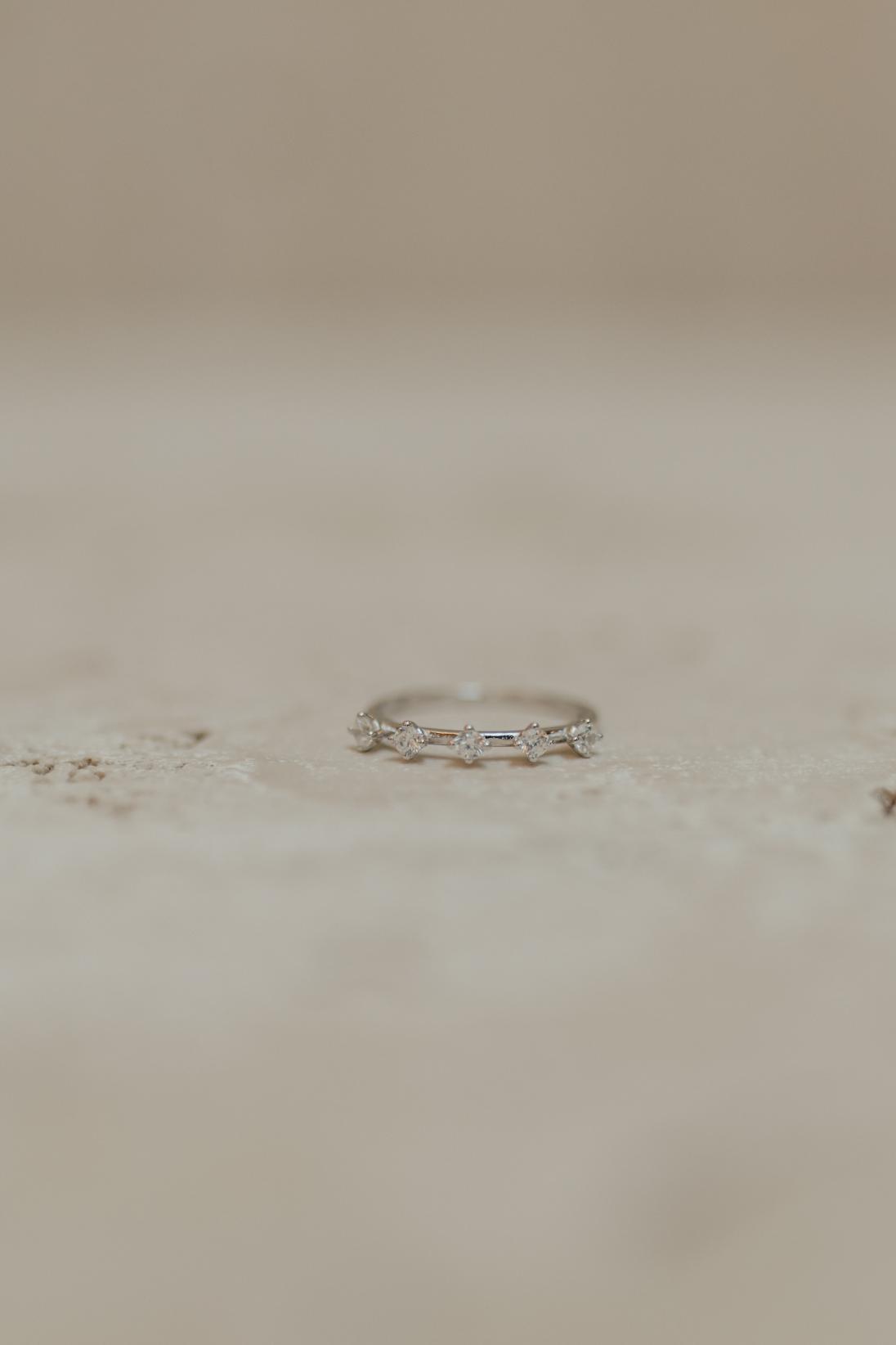 Anel Meia Aliança Pontos de Luz Prata 925 Ródio Branco