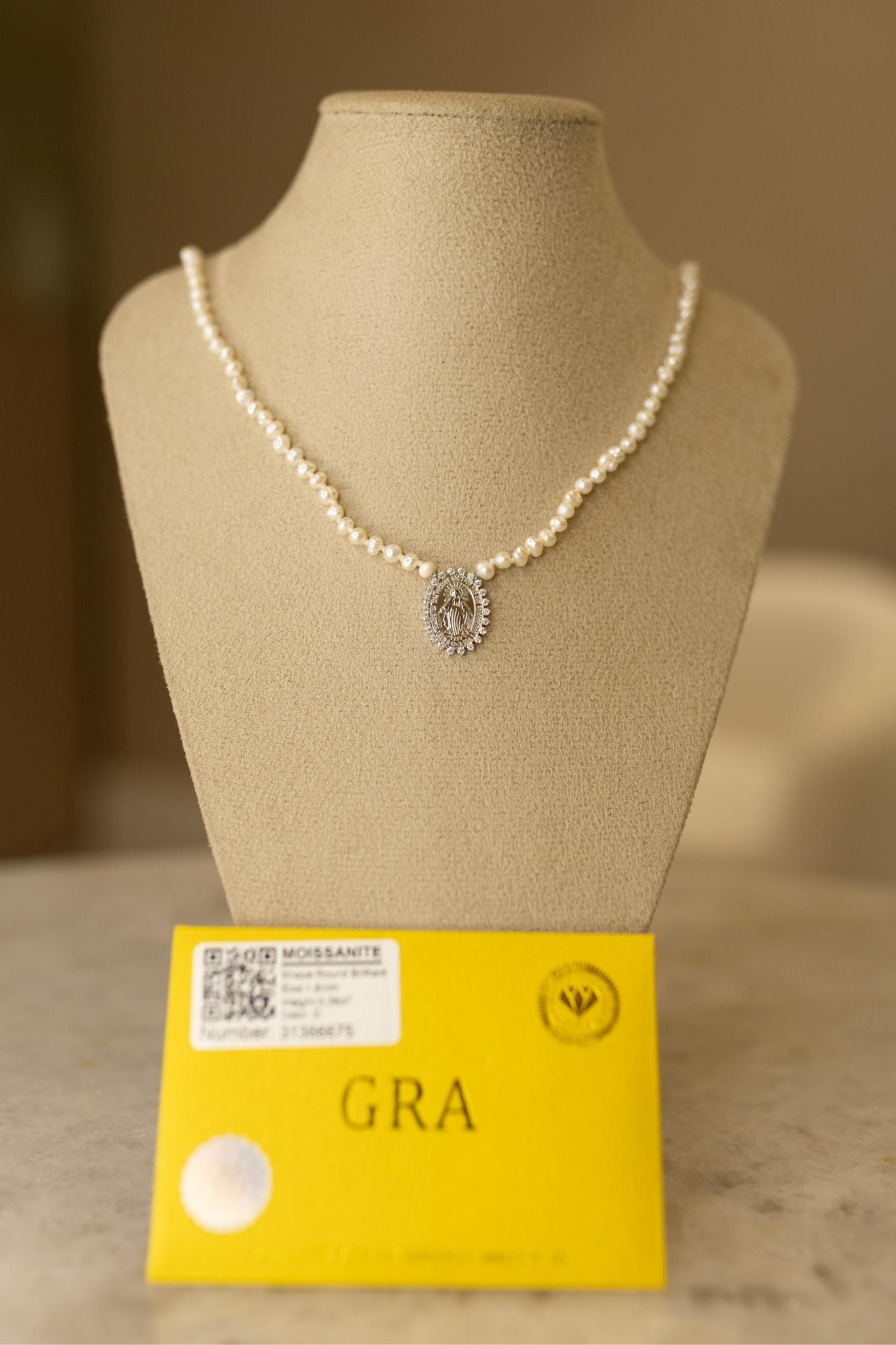 Colar Pérolas Nossa Senhora das Graças Moissanite Prata 925 Ródio Branco