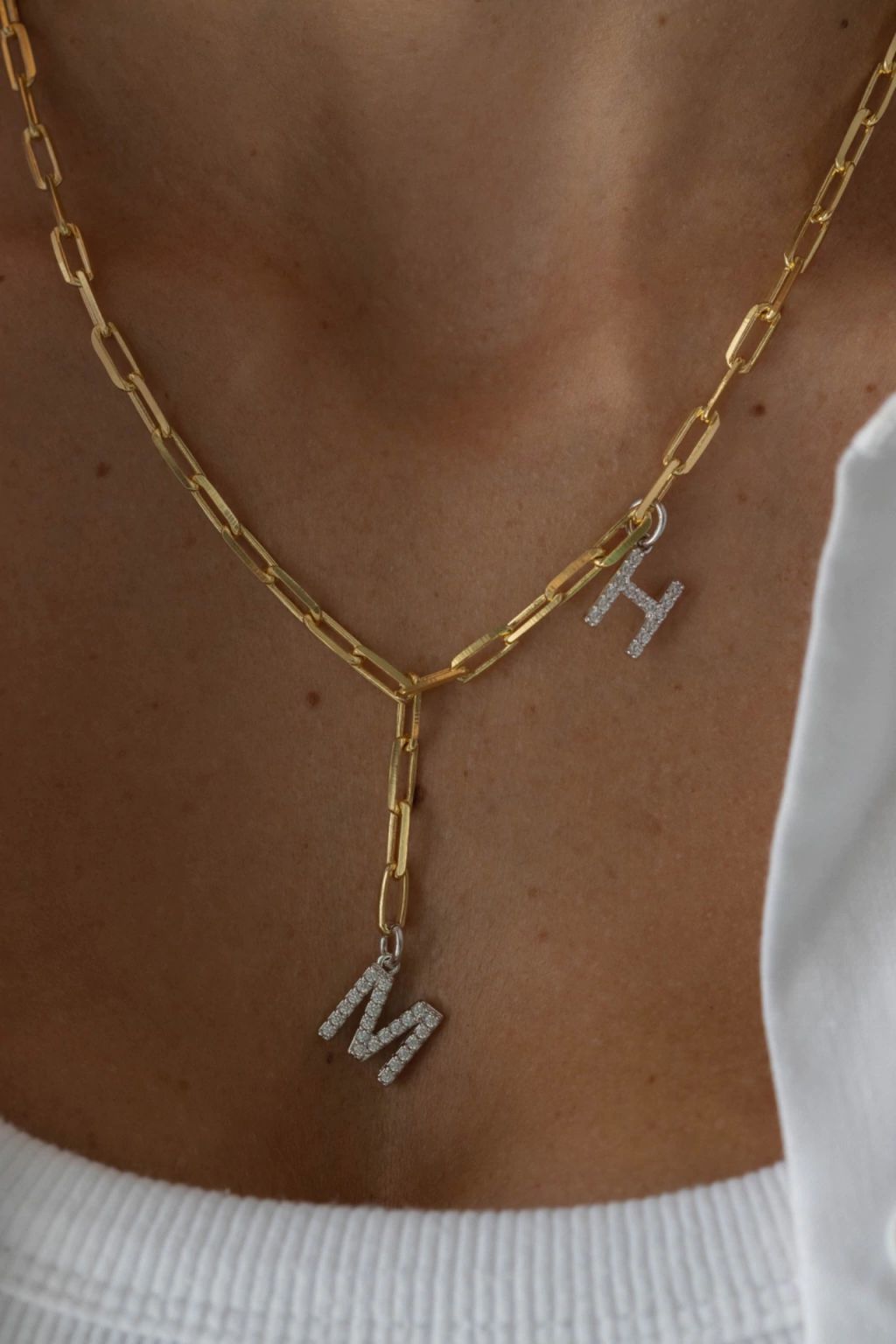Colar Gravatinha com  Elos Retangulares Iniciais Dourado