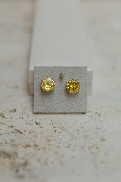 Brinco Redondo 10mm 4 Garras Yellow Fancy Ródio Branco