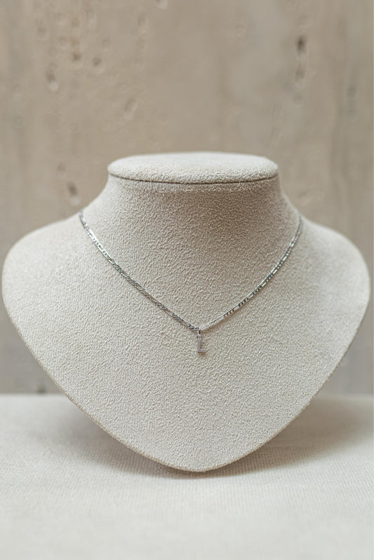 Colar Elos Figaro Inicial Cravejada Ródio Branco