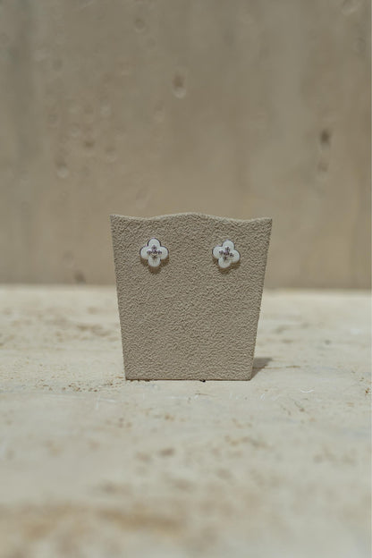 Brinco Trevo Branco Ródio Branco