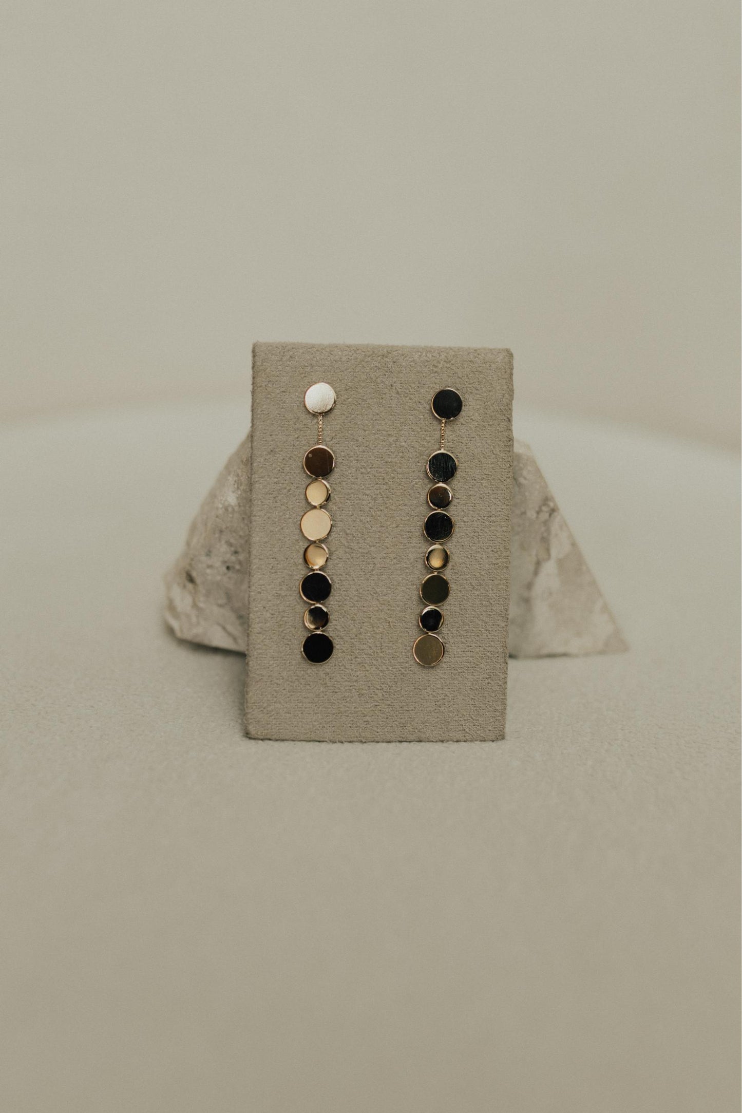 Brinco Pêndulo de Círculos Dourado