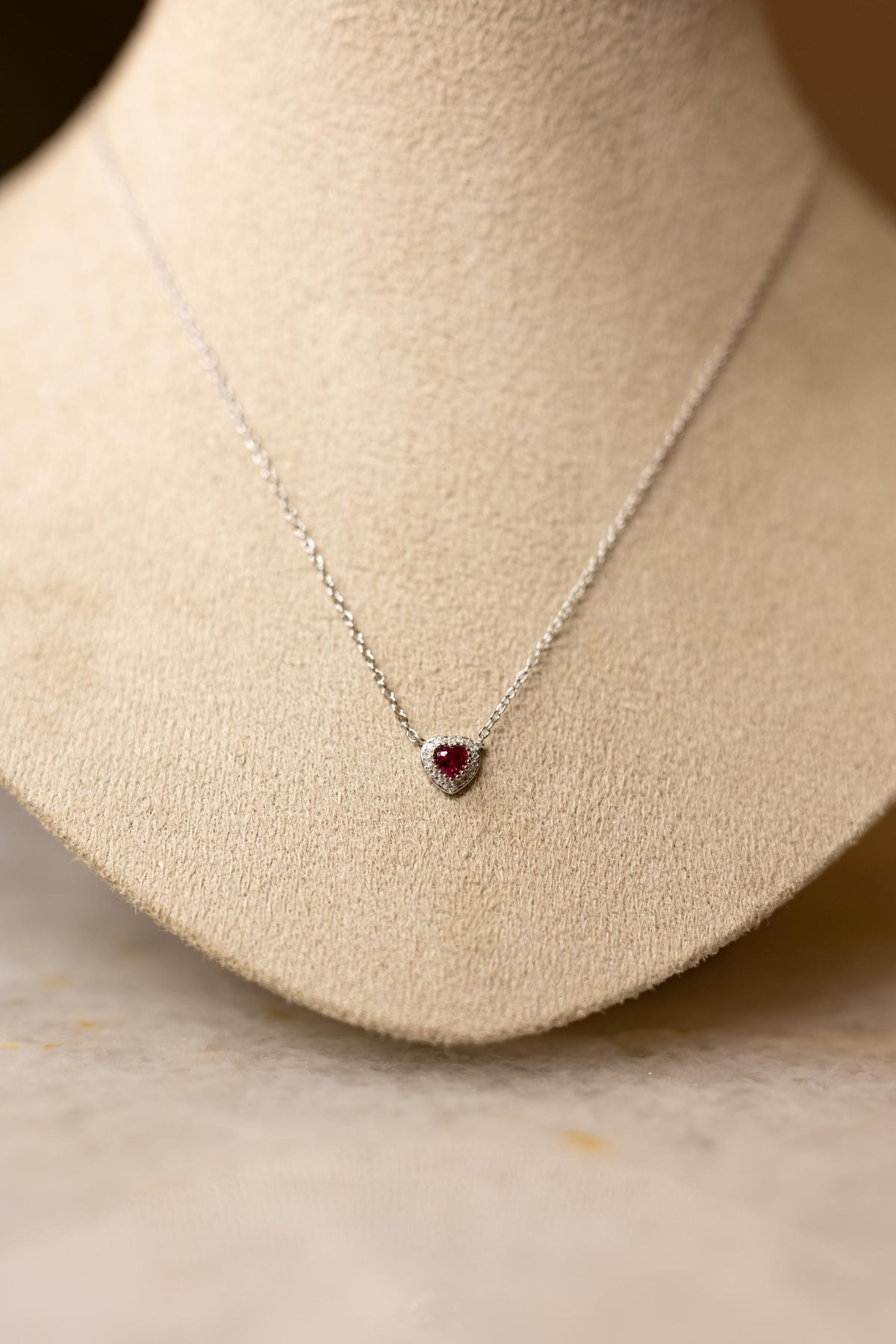 Colar Coração Princesa Moissanite Rubi Prata 925 Ródio Branco