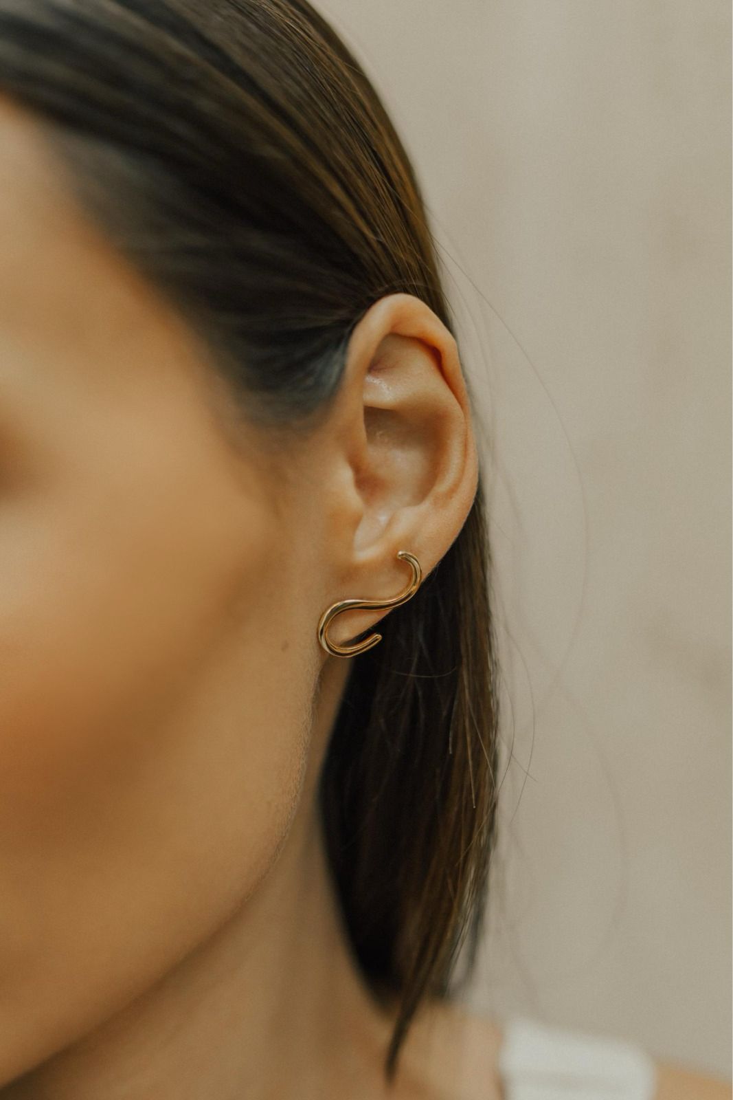 Brinco Slim Curva Dourado