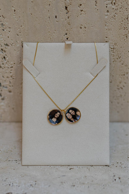 Colar Relicário Afeto Dourado