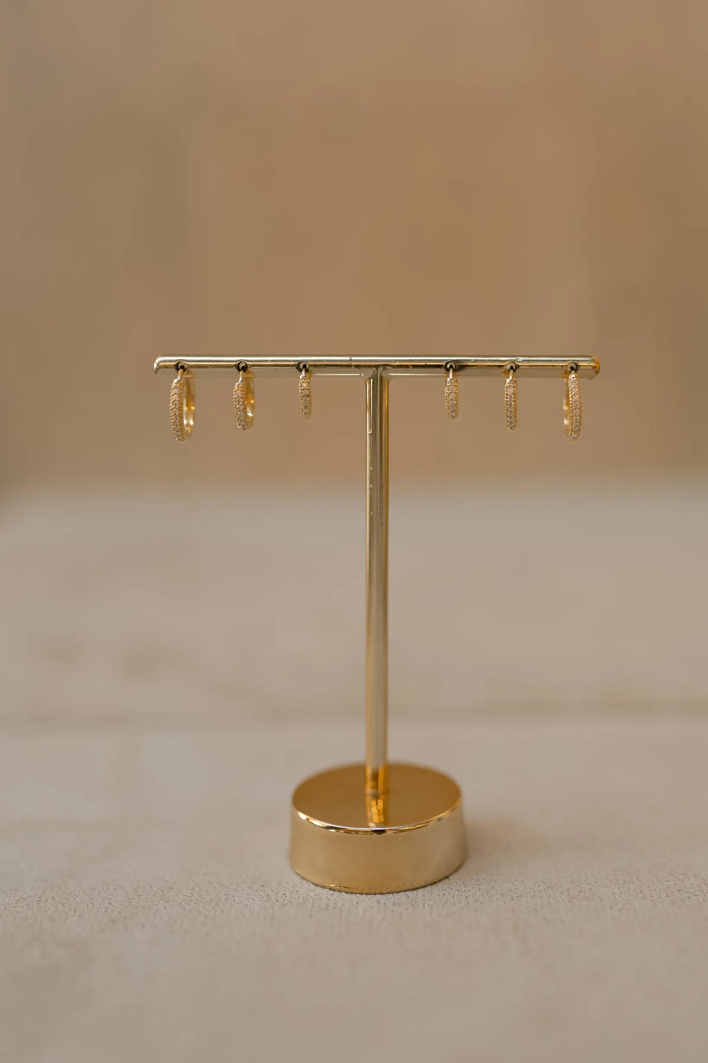 Brinco Argola Cravejada Slim M Dourado