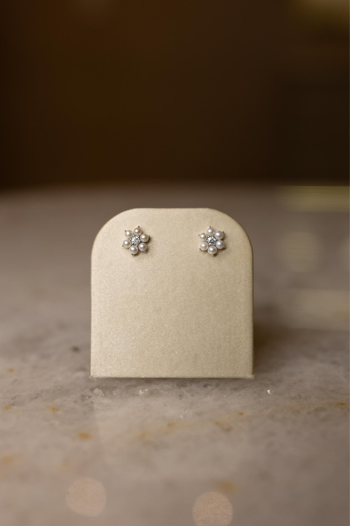 Brinco Flor Pérolas Ponto de Luz Moissanite Prata 925 Ródio Branco