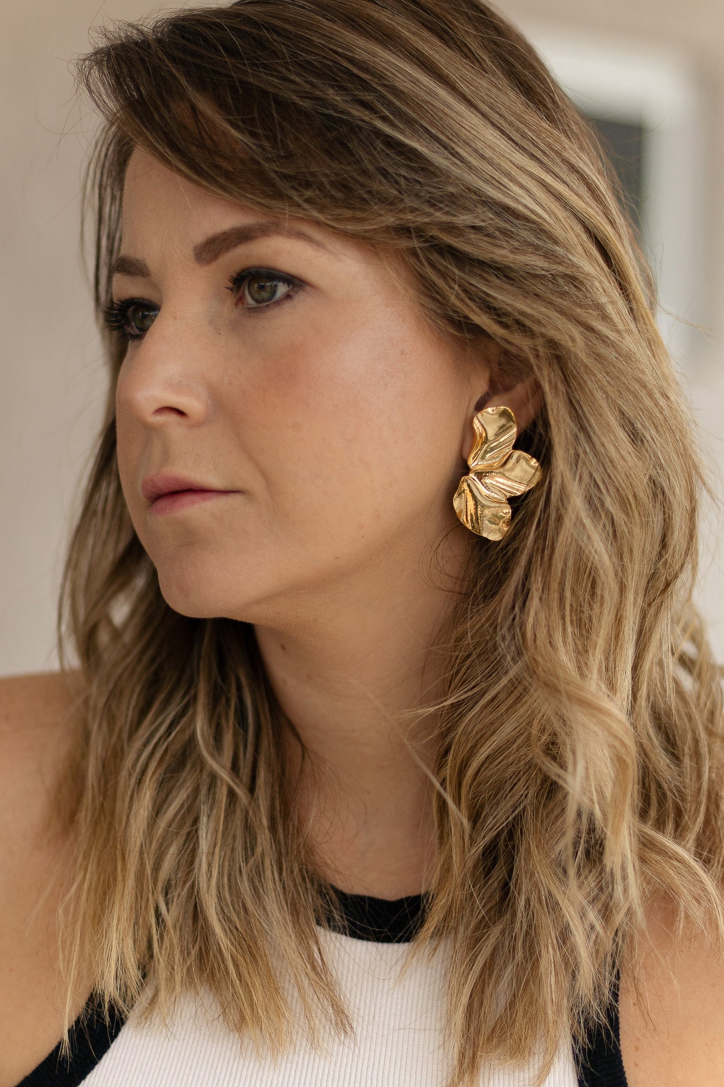 Brinco 3 Pétalas Dourado