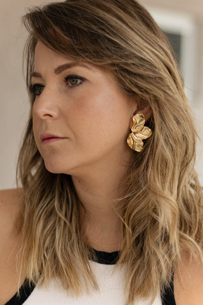 Brinco 3 Pétalas Dourado