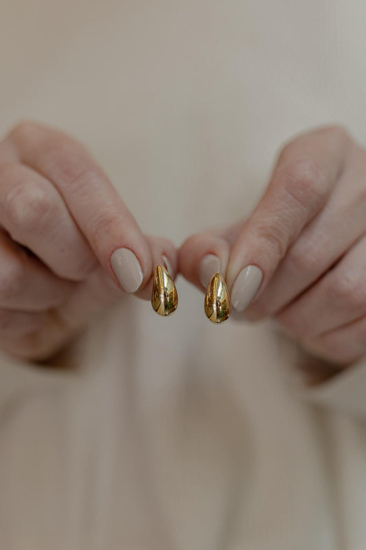 Brinco Gota Oca Mini Dourado