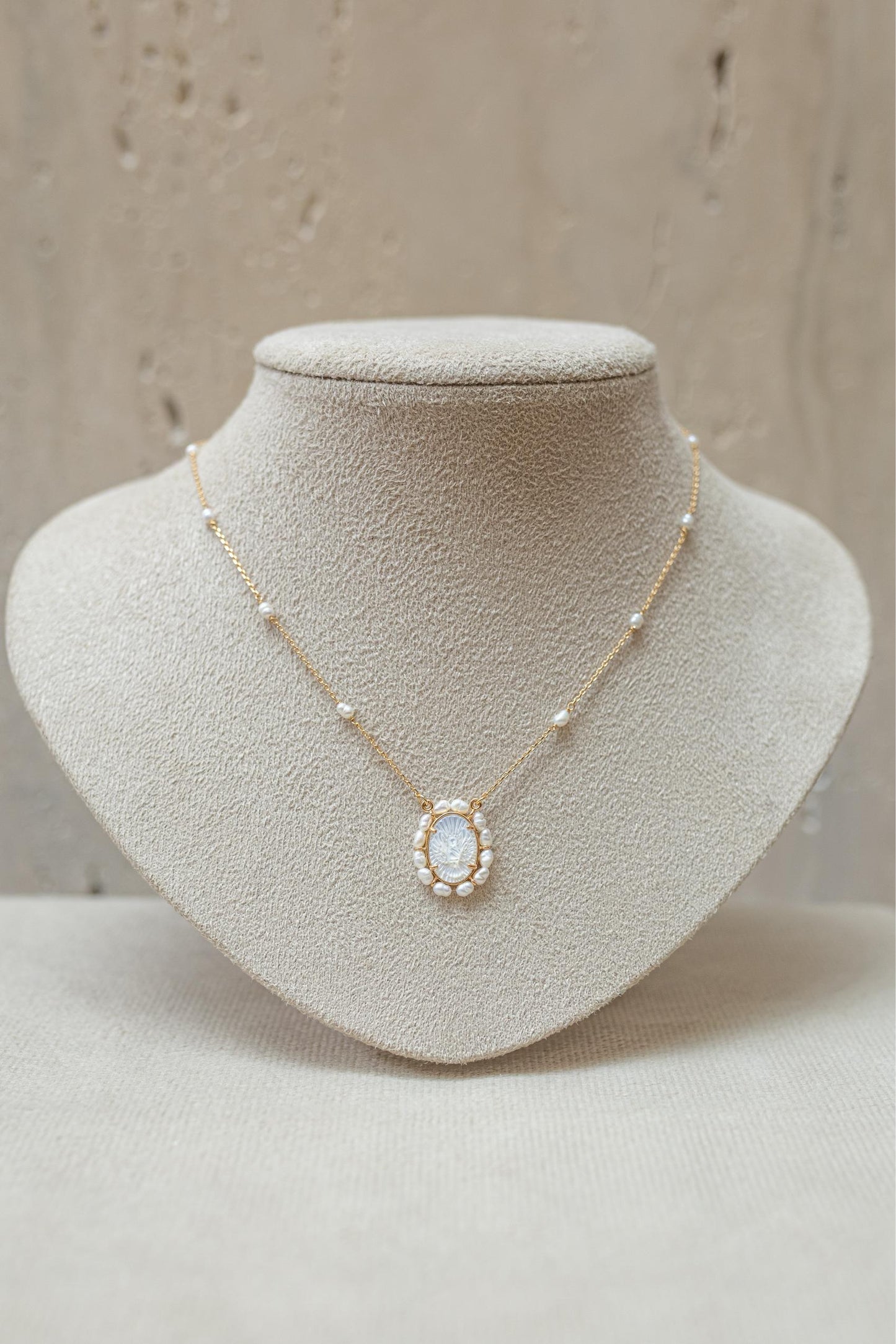 Colar Espírito Santo Madrepérola Pérola Água Doce Dourado