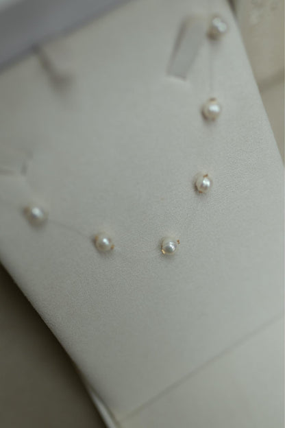 Colar de Nylon com Pérolas Dourado