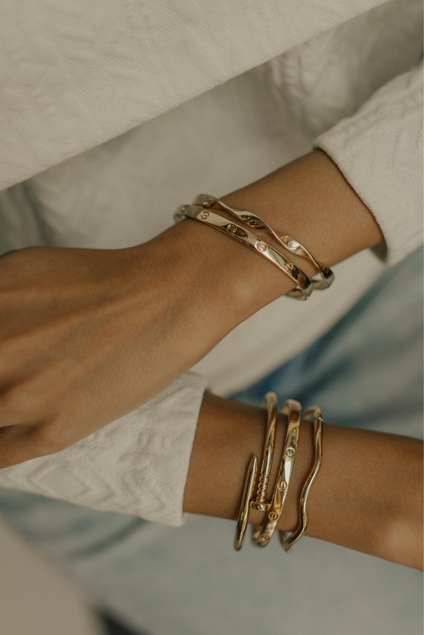 Bracelete Ondas Liso Dourado