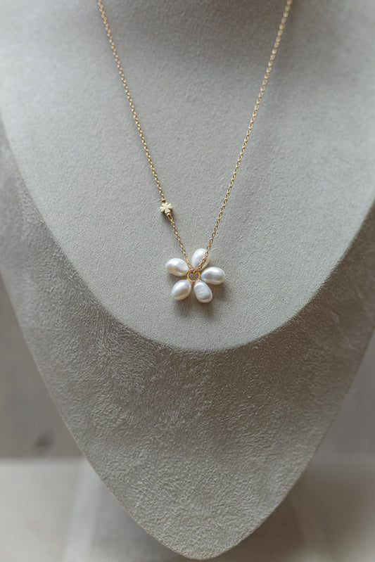 Colar Trevo Pérolas Flor Dourado