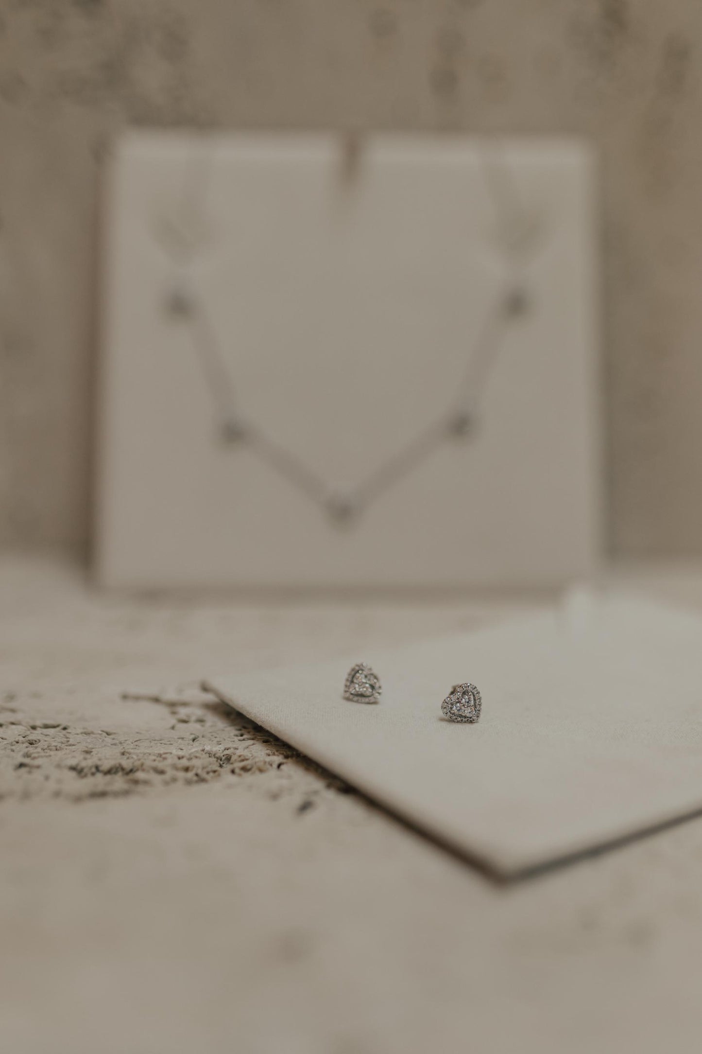 Colar Choker 5 Corações Cristal Ródio Branco