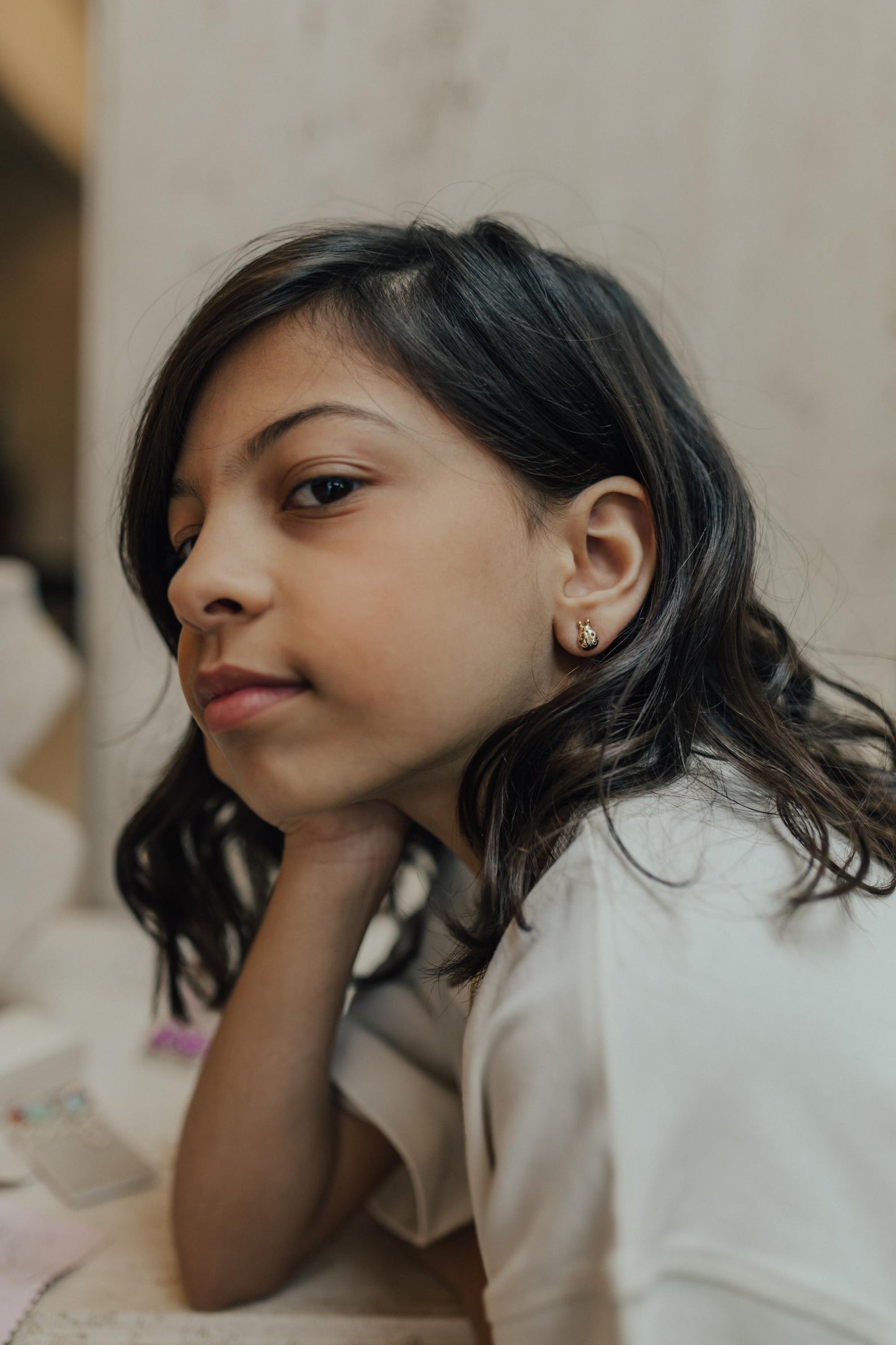 Brinco Infantil Joaninha Rubi Dourado