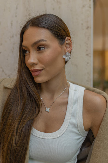 Colar Camélia Ródio Branco