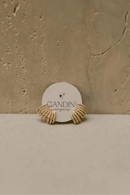 Brinco Ear Hook 8 Fileiras Cravejado Dourado